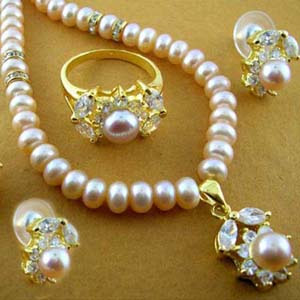Pearl Jewelry Buyers Guide