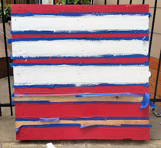 A tutorial on how to make four styles of American Flag Using Wood Pallets by Easy Life Inspirations