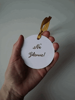 gold foil, silver foil, błyszczący, brokat, metaliczny, glamour, dodatki ślubne, hand made, złoty, srebrny, biały, eleganckie, menu, wizytówki, księga gości, numery stołów, glitter, dodatki ślubne gold foil, zaporszenia slubne gold foil, KG DESIGN, Bochnia, Kraków, Warszawa, Wrocław, Łódź, Katowice, Gdańsk, winietki, zawieszki na alkohol, plany stołów, podziękowanie dla rodziców, serduszka do wbicia w słodkiego muffina, menu, karty drinków, księga gości, tabliczki do słodkich bufetów, ozdobne karteczki na stoły, nr stołów. Silverfoil, Goldfoil, złocone zaproszenia, złocone dodatki, srebrne, złote, metaliczne, brokatowe, zproszenia i dodatki z brokatem, papier brokatowy, wyjątkowe zaproszenia slubne, oryginalne zaproszenia slubne, nietypowe, ręcznie robione, artystyczne, kaligraficzne, kaligrafia, papeteria slubna, poligrafia slubne, zaporszenia slubne Kraków, gold, sliver, zlote, srebrne, eleganckie, wyjątkowe, glamour, styl gypsy,