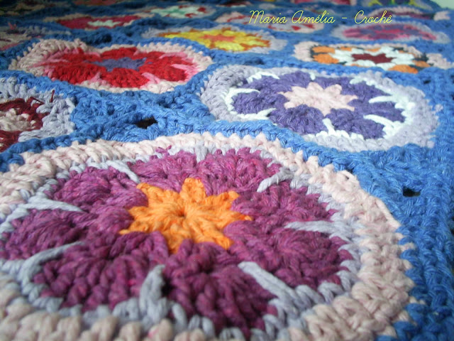Como fazer flor de crochê africana para aplicação em colchas, tapetes, bolsas