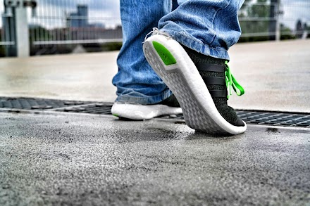 Der adidas Pure Boost Reveal footlocker Exklusiv in Solar Green | Ein derber Sneaker mit Extraboost im Atomlabor ( 9 Bilder )