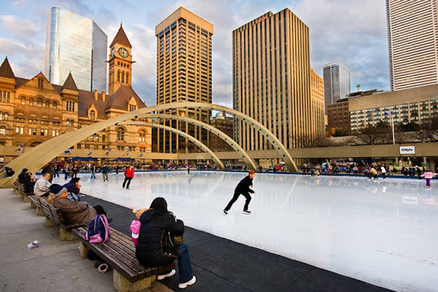 Nathan Philips Square em Toronto Nathan Philips Square em Toronto