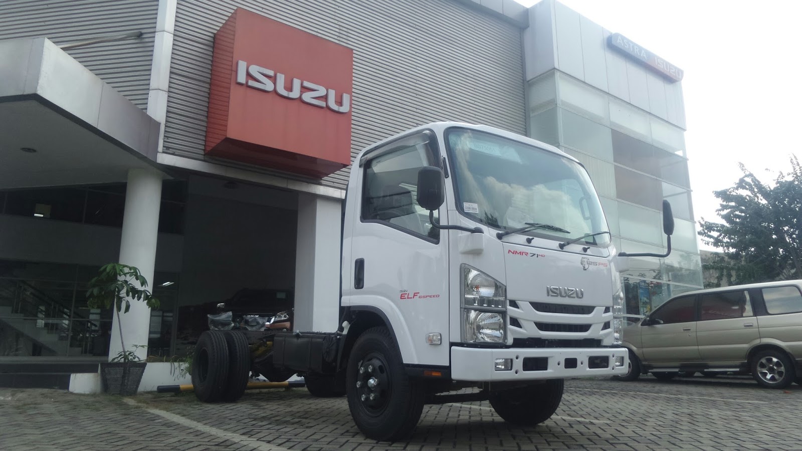 Isuzu NMR