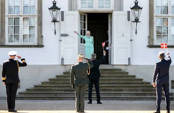 Queen Margrethe waved to the people who had gathered in front of Fredensborg Palace to wish her happy birthday