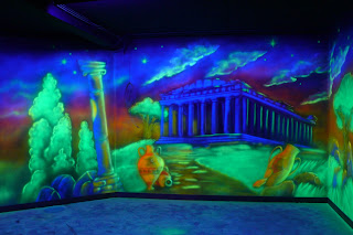 Graffiti 3D Ciekawy efekt świecvenia obrazu w ciemności mural UV, black light mural, minigolf Lizz Dordrecht