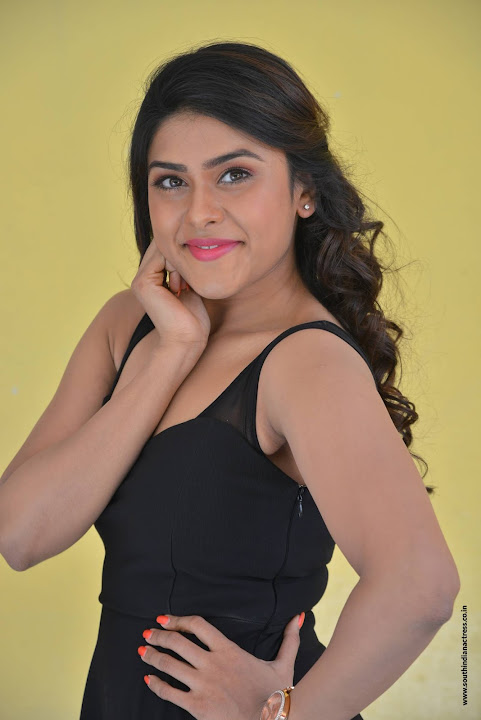 Naira Shah at E Ee Press Meet