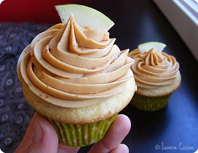 Cupcakes avec garniture aux pommes - Desserts fraîchement cuits
