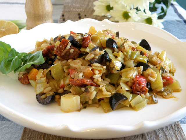 Вкуснотека: Праз с ориз, маслини и сушени домати