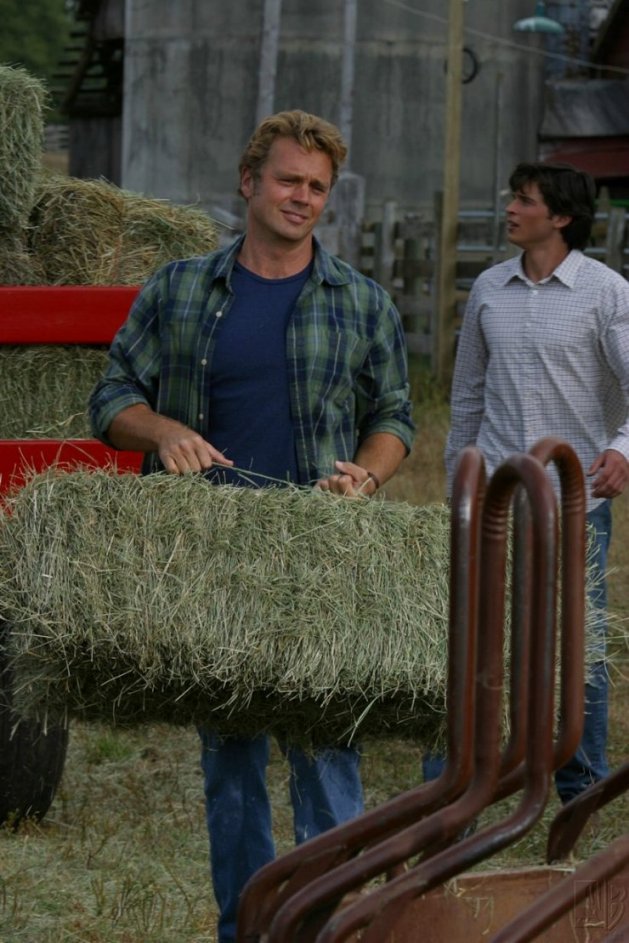 SMALLVILLE, LAS CRÓNICAS DE CLARK KENT SMALLVILLE, LAS CRÓNICAS DE CLARK KENT