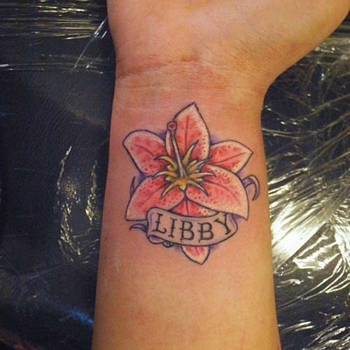 floral name tattoo çiçekli isim dövmesi floral name tattoo çiçekli isim dövmesi