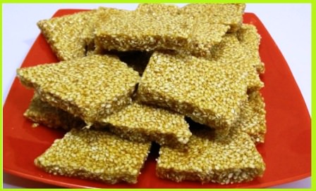 (तिल गुलाब की गजक बनाने की विधि - Til Gulab Gazak Recipe in Hindi) (तिल गुलाब की गजक बनाने की विधि - Til Gulab Gazak Recipe in Hindi)