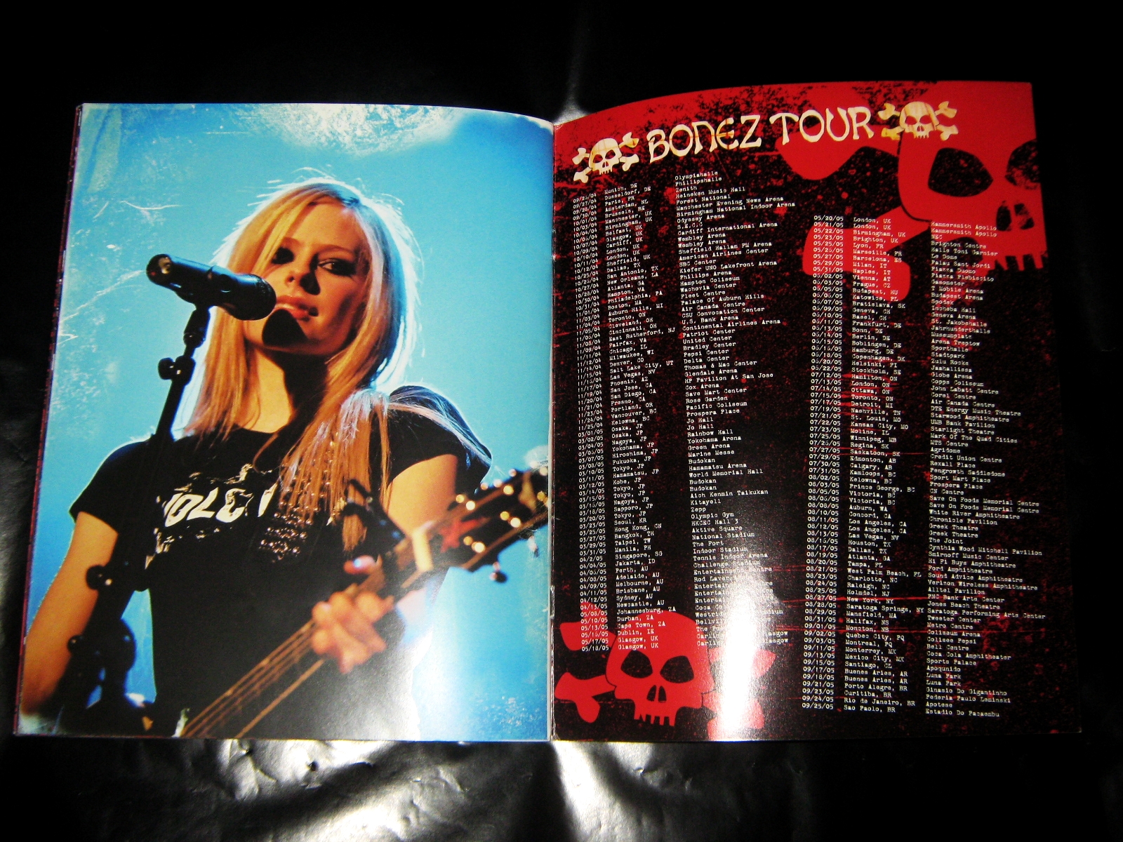 JoMaAB Avril Lavigne's Collection Bonez Tour Book (Mexico) JoMaAB Avril Lavigne's Collection Bonez Tour Book (Mexico)