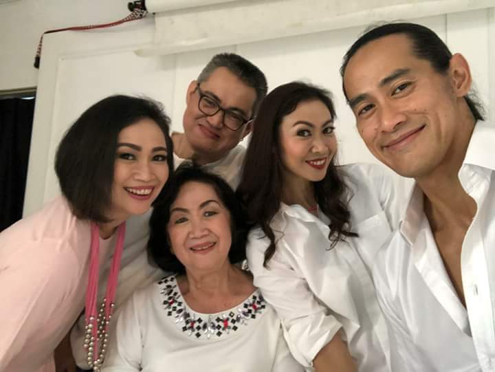 Amboun Muaniez'se : ADE RAI FAMILY ( Keluarga Ade Rai )