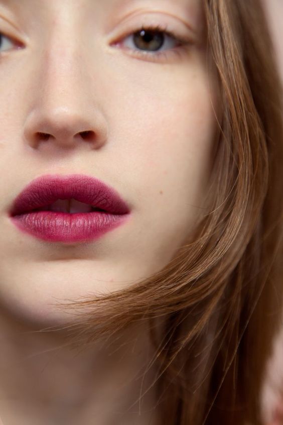 [BOCA ROSA] 7 MAKES COM BATOM ROSA PRA SE APAIXONAR