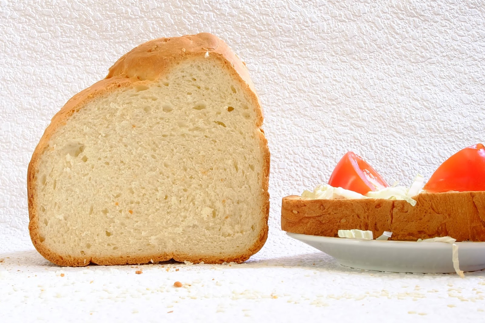 Хлеб с добавками. Белый хлеб. Белый хлеб с кунжутом. Заварной хлеб белый. Кремовый хлеб.