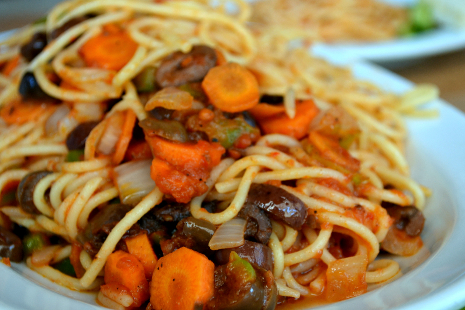 макароны с морковью. макароны с морковью. макароны с морковью и луком. вермишель с морковью и луком. спагетти с поджаркой.