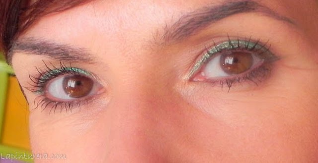 Maquillaje neutro con color Pretty in Pink 05 ojos abiertos