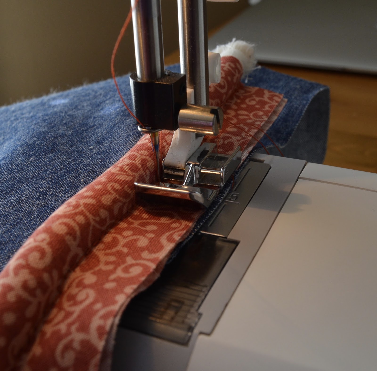 Roonie Ranching Jumbo Piping Pillow Sewing Tutorial