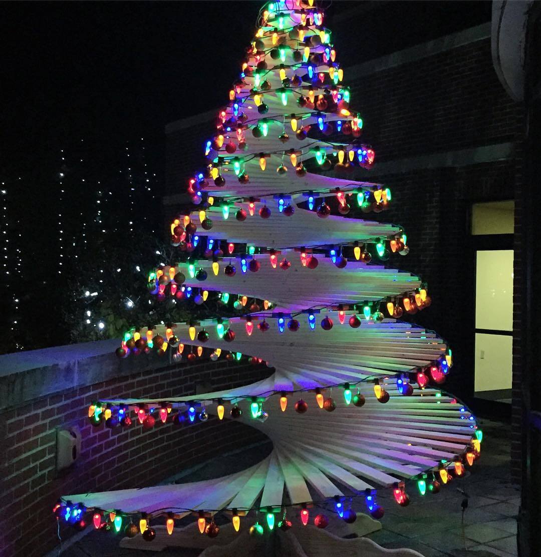 Incroyable arbre de Noël en spirale [VIDEO] - Wetrafa