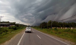 Fenomena Shelf Cloud - Awan ombak besar melanda Sabah 4 Fenomena Shelf Cloud - Awan ombak besar melanda Sabah 4