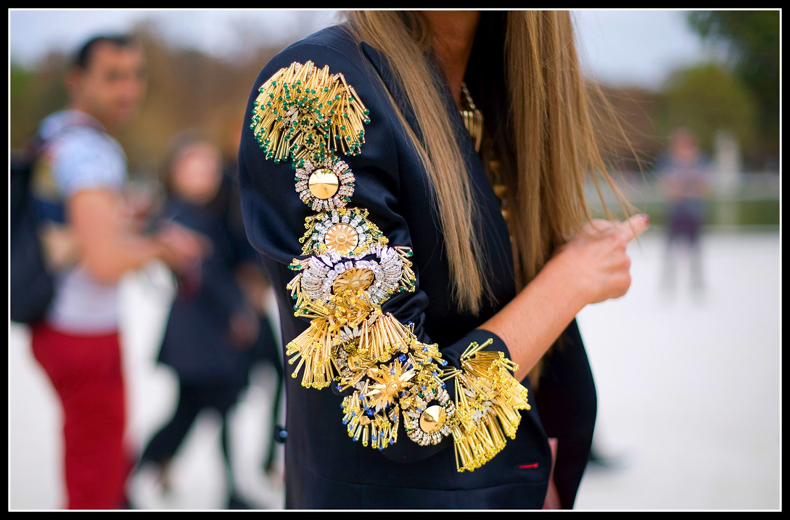 http://4.bp.blogspot.com/-mXNIscXGlSM/T4woSckM89I/AAAAAAAABzo/JevBKCNGYJs/s1600/paris-street-fashion-embellished+blazer.jpg