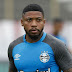 Em vídeo, atacante tira onda e pede para deixar o Grêmio e acertar com o Flamengo