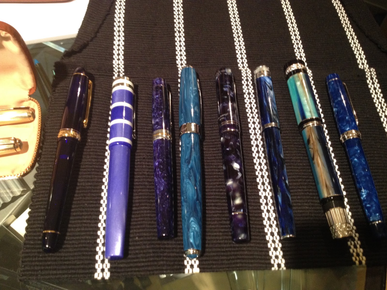 Vancouver Pen Club September meeting photosBlue Fountain Pens!