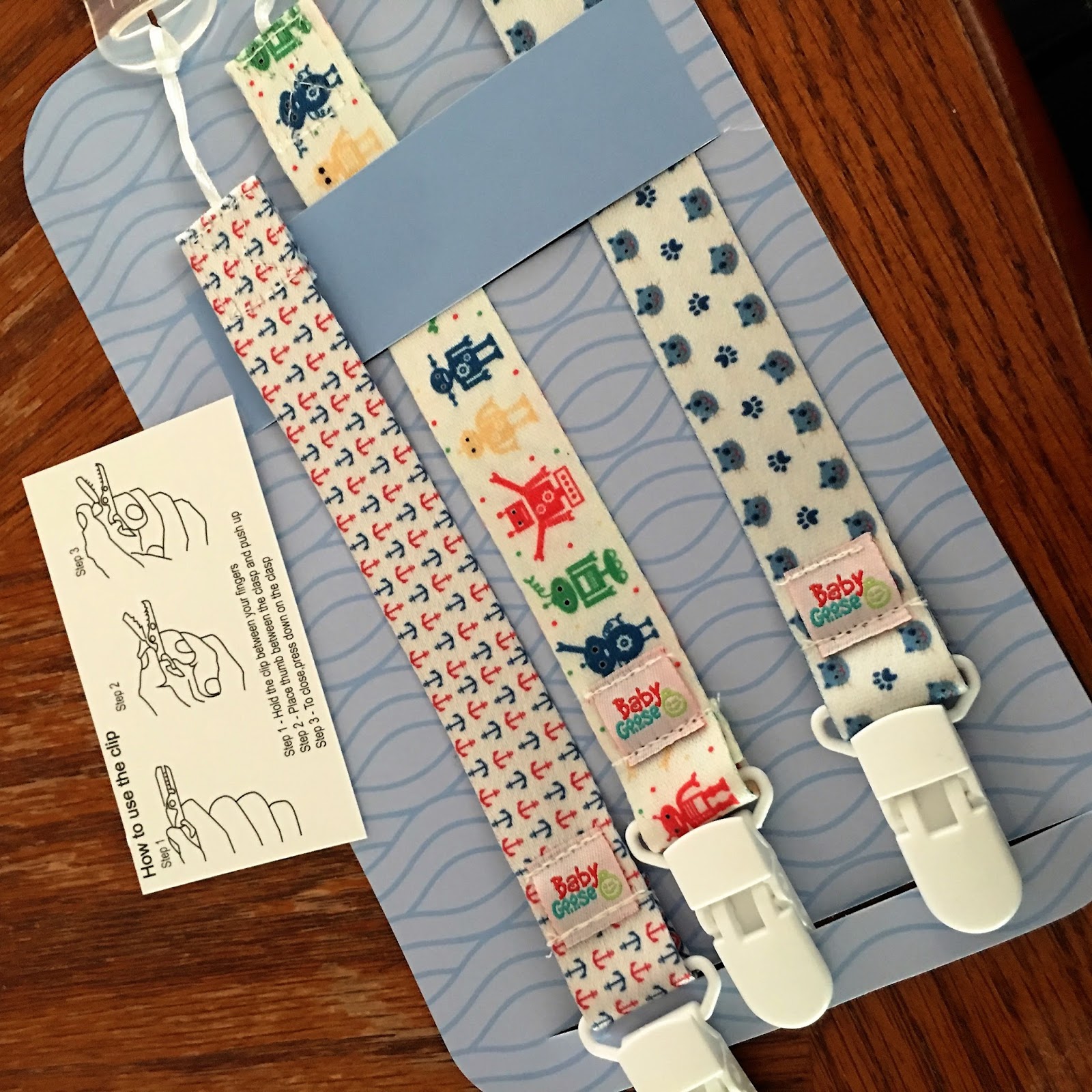 Love Thy Goodies: Glow-In-Dark Pacifier Clip Review