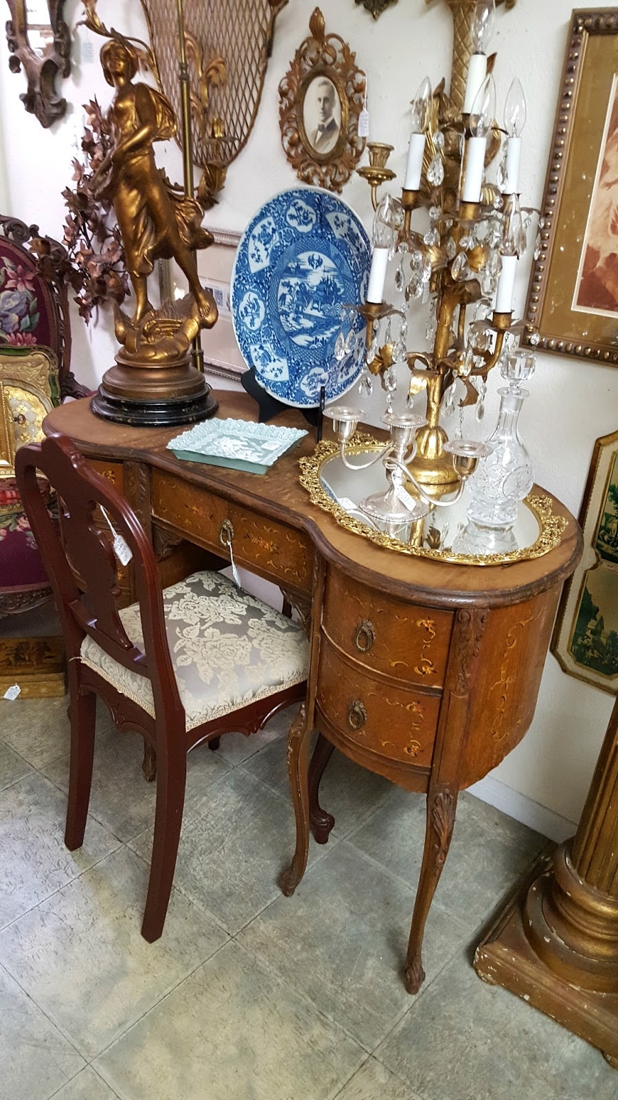 Jennelise Antiques San Diego