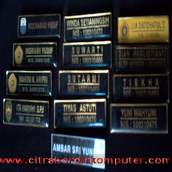 NAME TAG TEMBAGA LOGO SEKOLAH MURAH