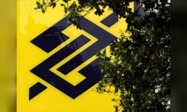 BANCO DO BRASIL TEM LUCRO DE R$ 4 BI NO 1º TRIMESTRE, ALTA DE 45% O Banco do Brasil registrou lucro líquido contábil de R$ 4 bilhões no 1º trimestre. O resultado representa um aumento de 45,7% na comparação com os 3 primeiros meses do ano passado, quando a instituição lucrou R$ 2,7 bilhões. Se comparado com o resultado do 4º trimestre, o lucro foi 5,3% maior.