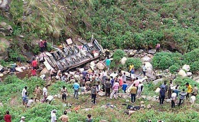 Bus collapses in deep ditch in Uttarakhand Bus collapses in deep ditch in Uttarakhand: 45 dead injured eight passengers injured