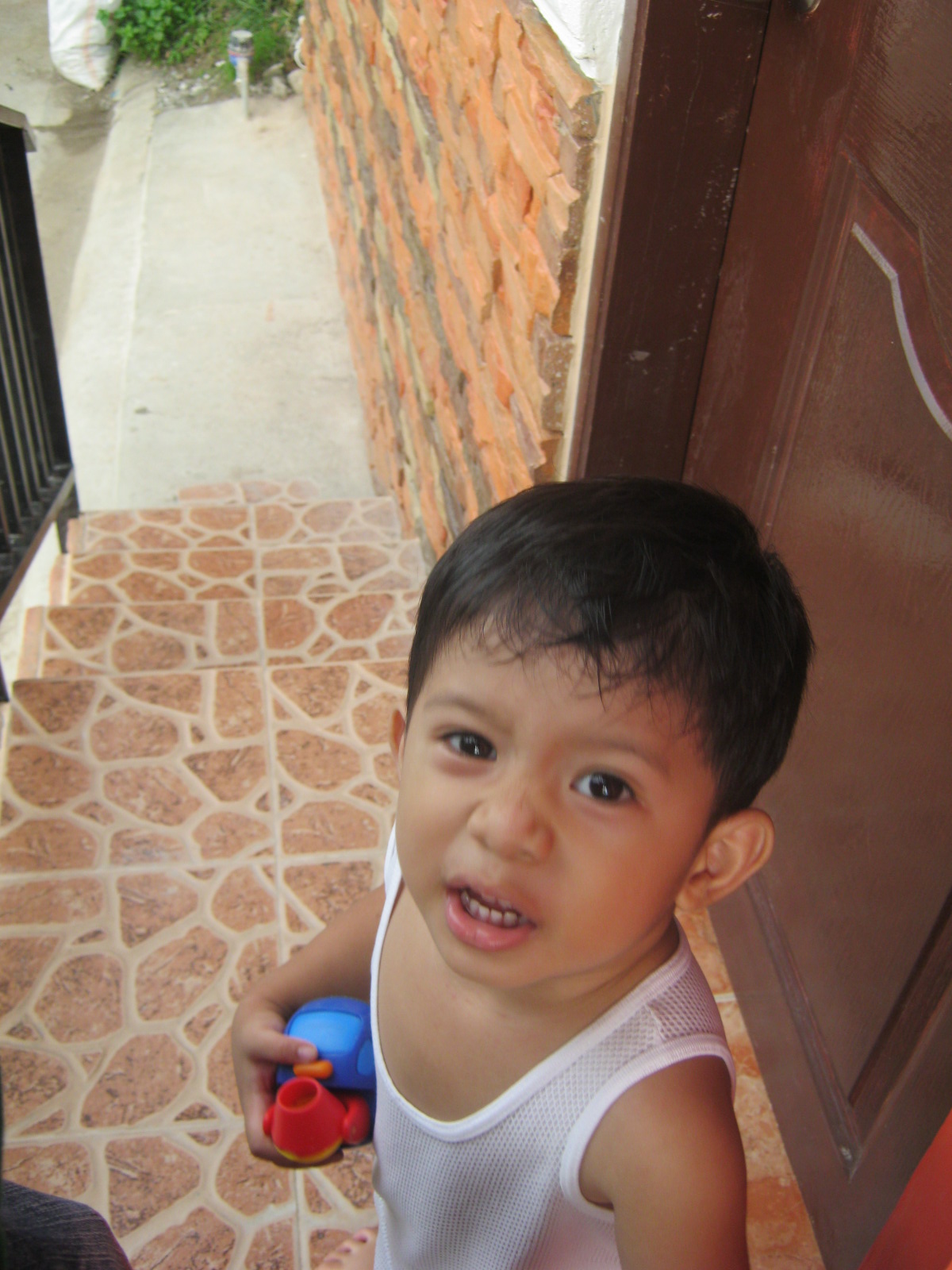 What causes kids to throw tantrums?