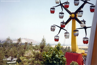 Galaxy Ferris Wheel Magic Mountain buckets Valencia park 1975