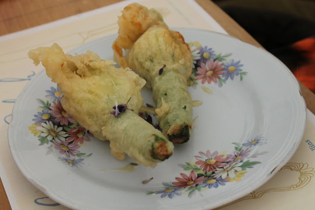  Courgette flower sprinkled with lavender honey 