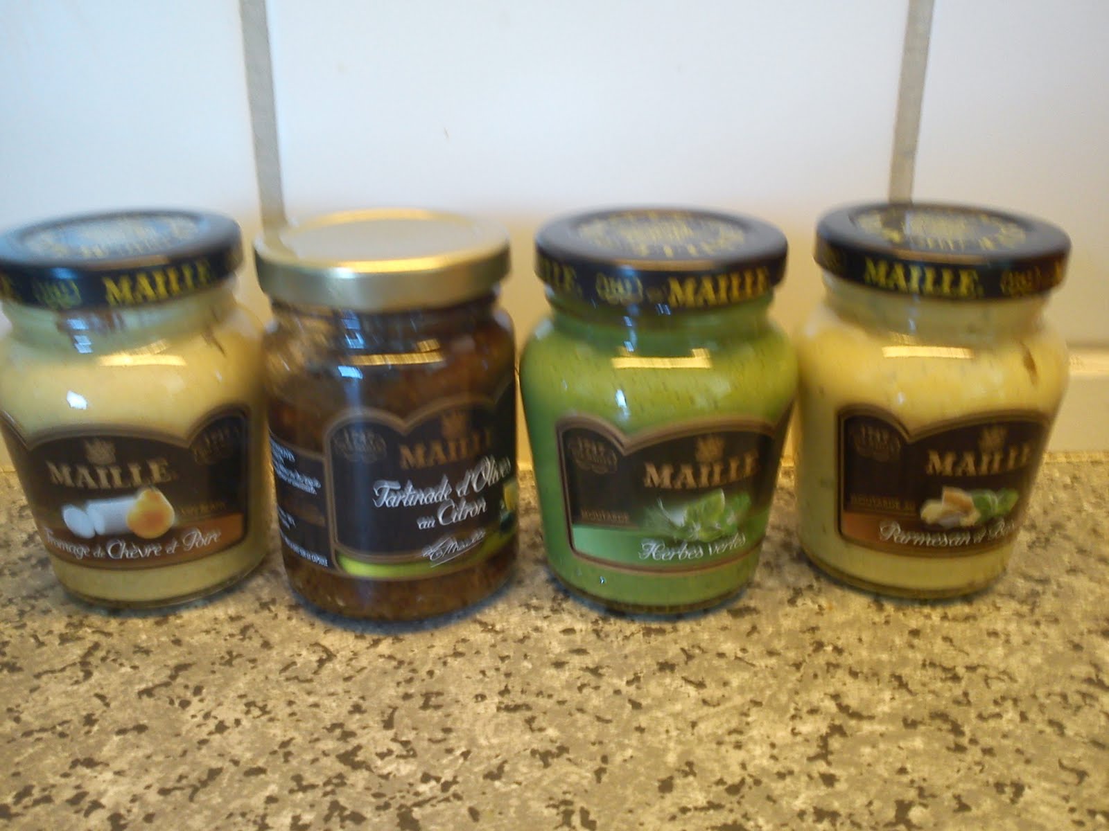 Kitchen of Kiki Mustard "raid" in Paris