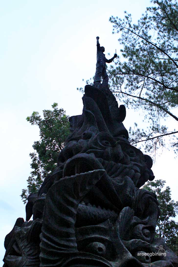 tugu pahlawan tak dikenal bukittinggi