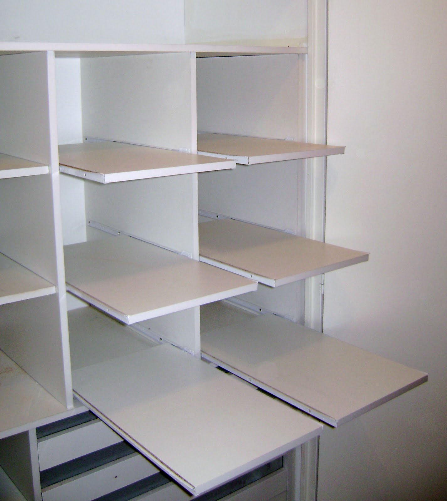 Muebles A Medida . Decocarpinteria.: INTERIR DE PLACARD + ESTANTES