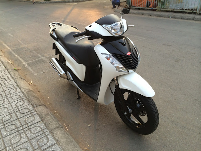 Sơn xe Honda Sh màu trắng Sport