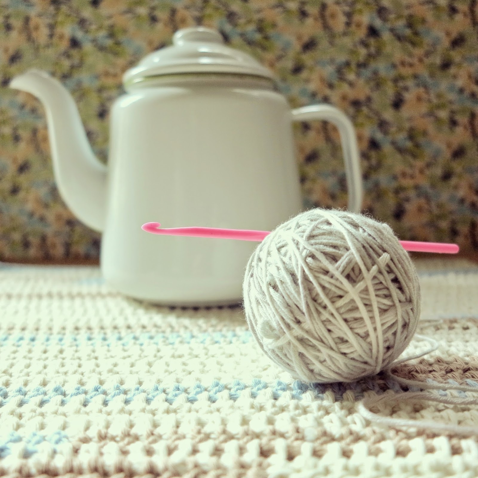 ByHaafner, crochet, placemat, white & pastels, bamboo yarn