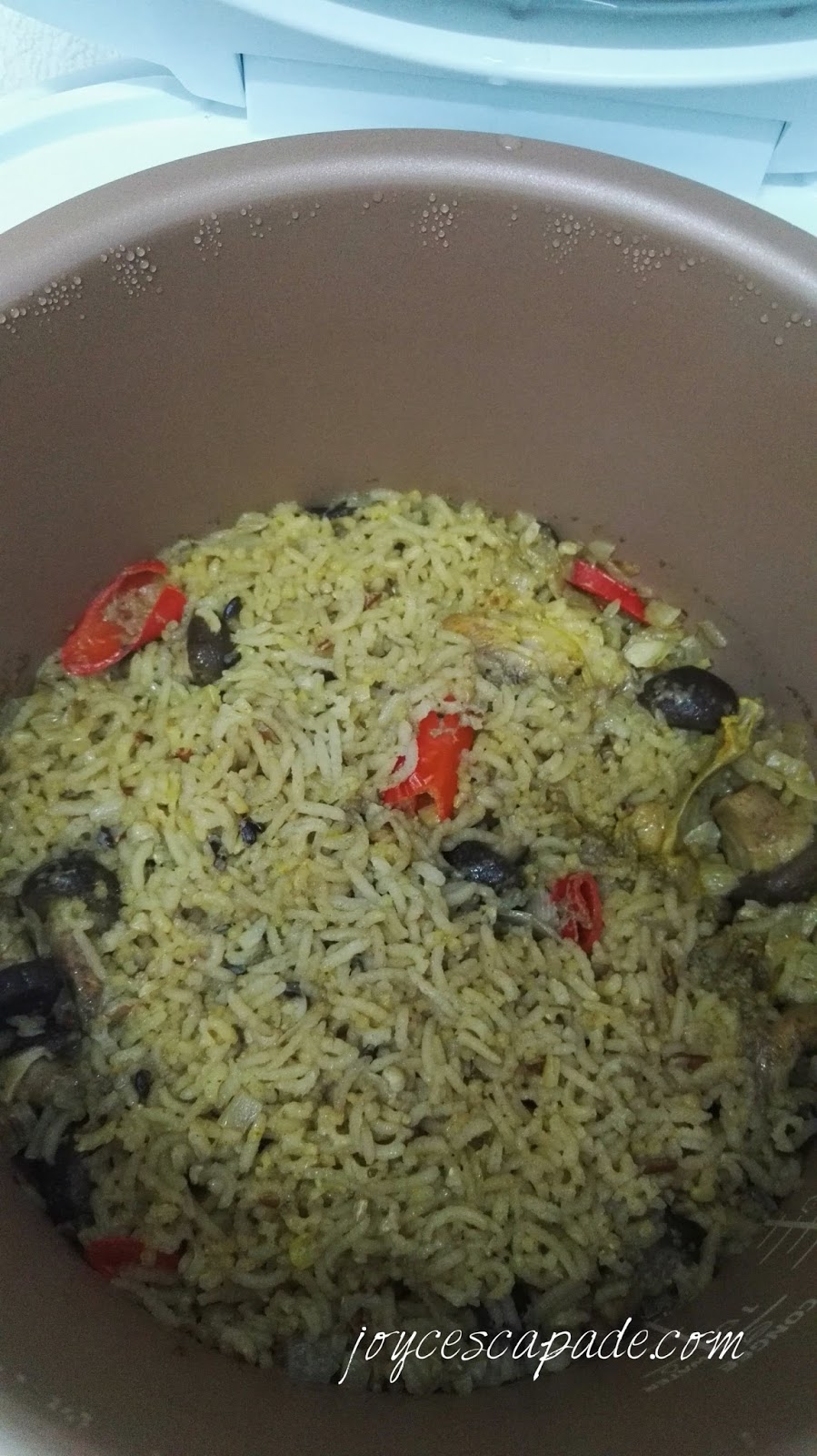 Rice Cooker Chicken and Mushroom Rice - Joy 'N' Escapade