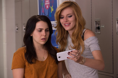 Mae Whitman and Bella Thorne in The DUFF