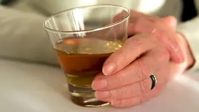Excess Alcohol May Speed Muscle Loss in Older Women Excess Alcohol May Speed Muscle Loss in Older Women