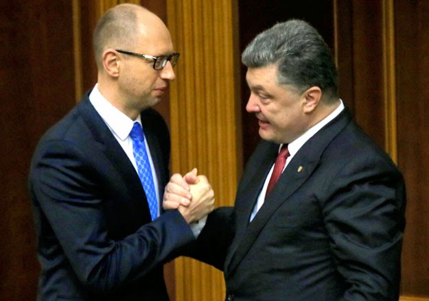 Yatseniuk dimostra l'unità con il presidente Poroshenko