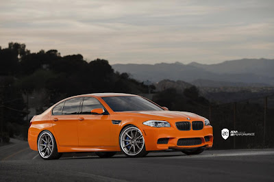 BMW M5 F10 в цвете Valencia Orange