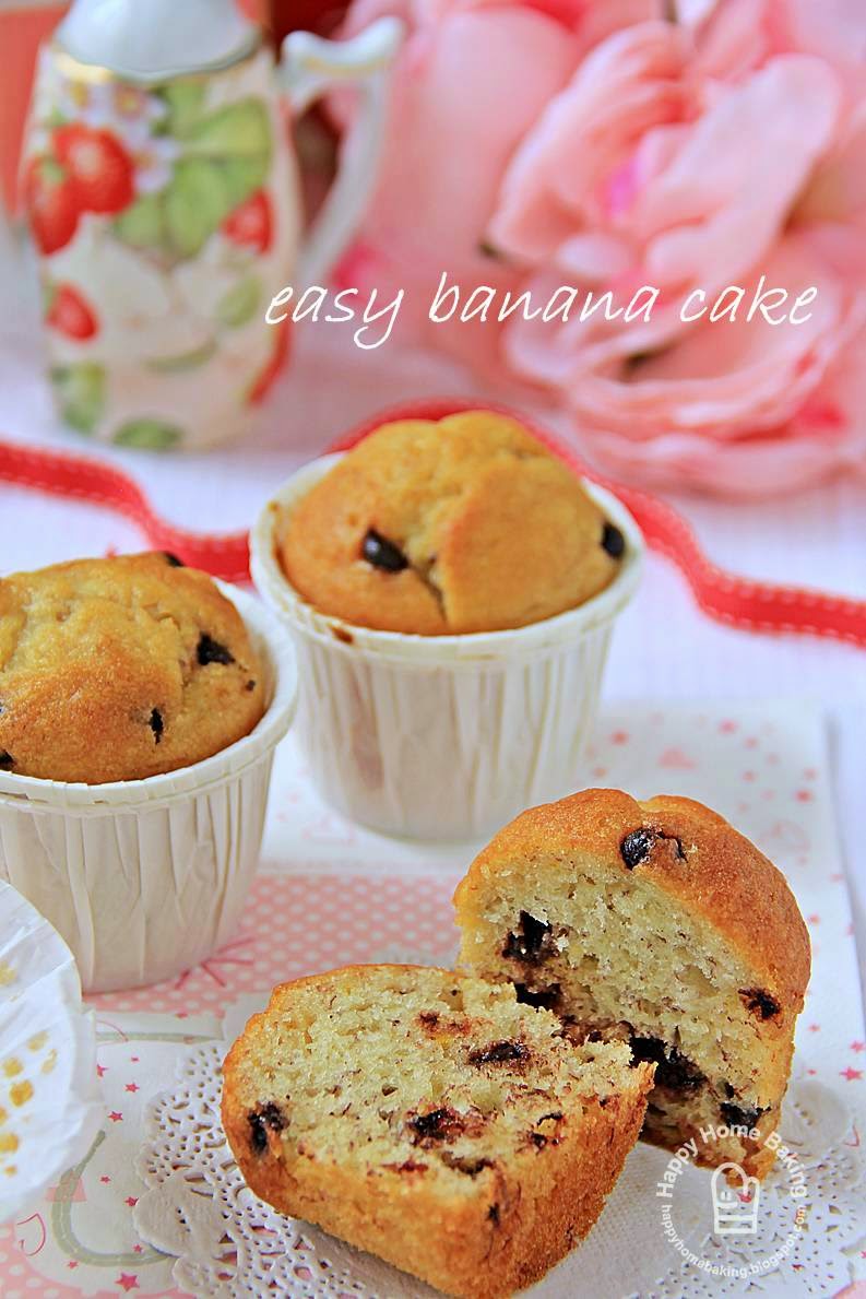 perfect-vanilla-cupcakes-fluffy-vanilla-scented-cupcakes-with-a-creamy
