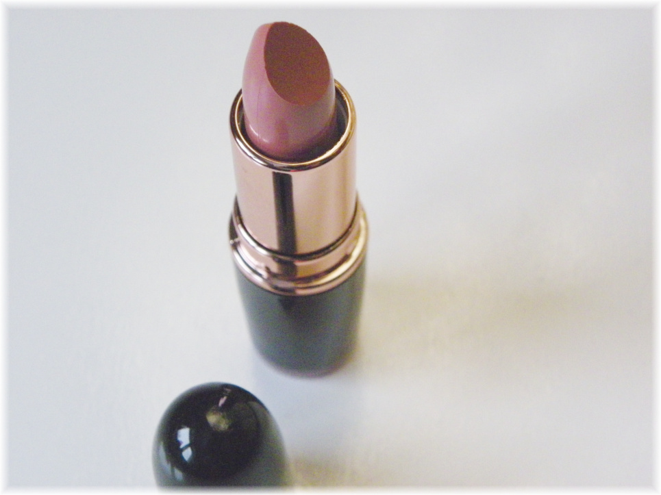 LAKKMATT BLOG: Új kedvenc nude rúzs - Makeup Revolution 