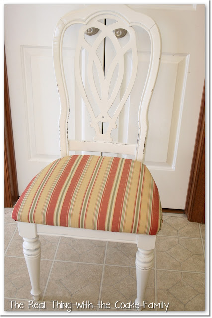 Tutorial and step by step directions on how to recover a chair. #DIY #RealCoake