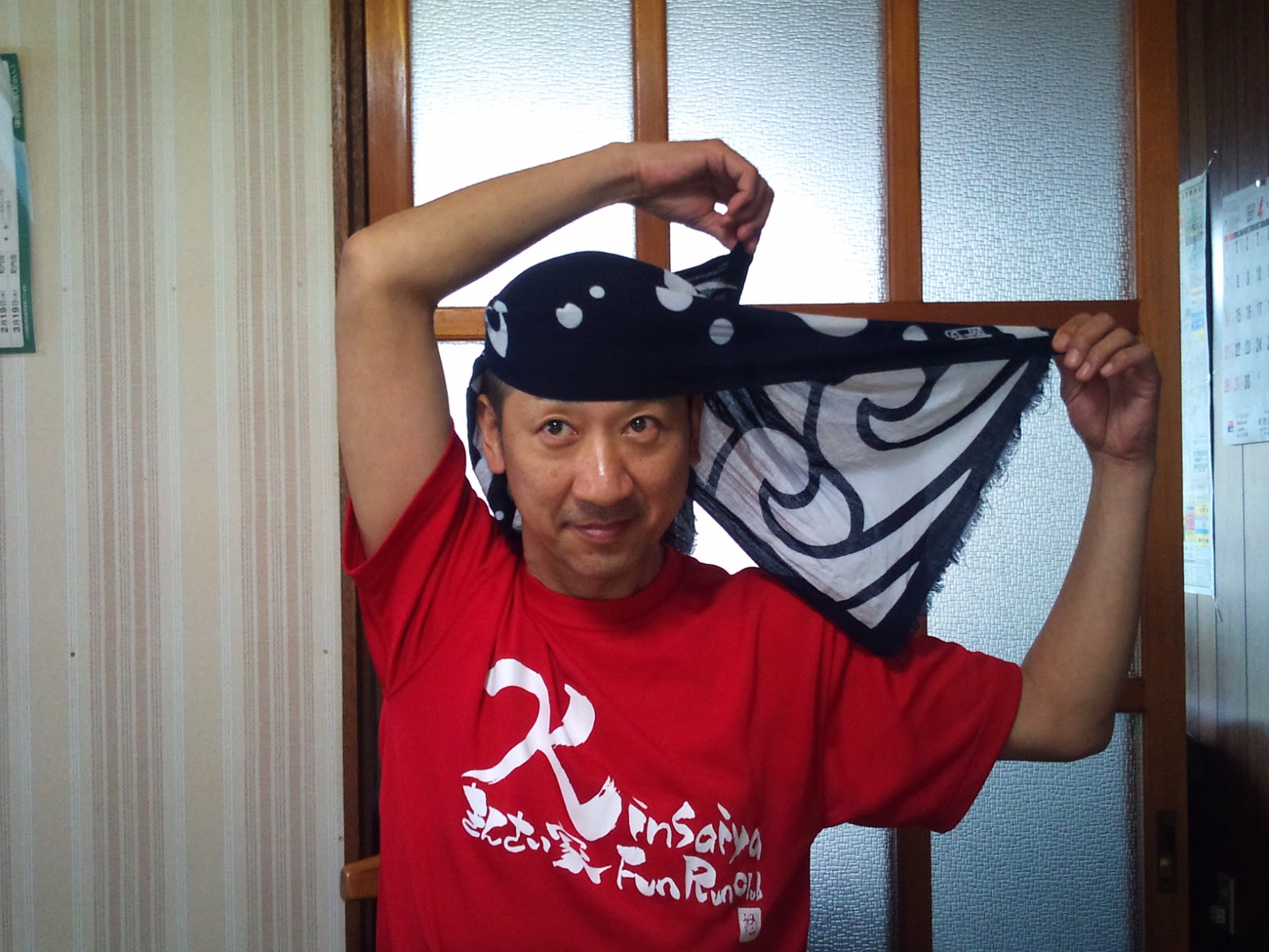 てっぱんおやじのひとりごと 手ぬぐいランのすすめ。。。(手ぬぐいの巻き方です♪) てっぱんおやじのひとりごと 手ぬぐいランのすすめ。。。(手ぬぐいの巻き方です♪)