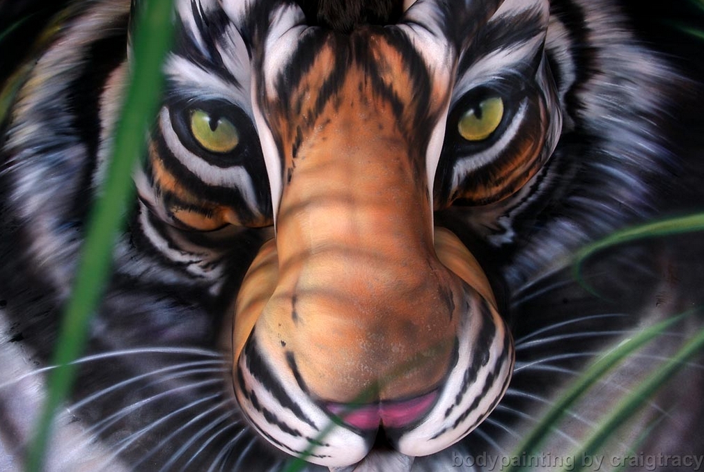 13-Tiger-Craig Tracy-Body-Paintings-on-Skin-Canvases-www-designstack-co